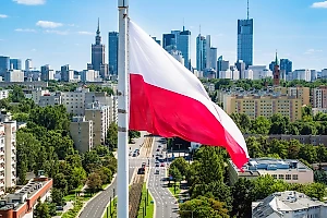 Польша лишит украинских беженцев единоразовых пособий