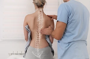 Реабилитолог расшифровал 9 SOS-сигналов от вашей осанки