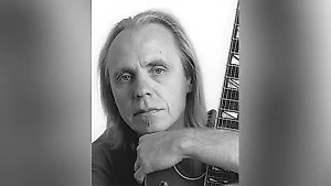 Гитарист рок-группы "Цветы" Сергей Дюжиков умер в возрасте 75 лет