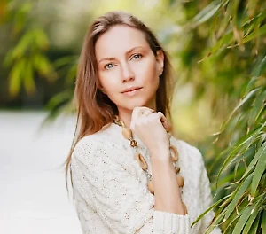 Злаки хорошо перевариваются и усваиваются организмом. В крупах много растительного белка, углеводов, клетчатки, витаминов группы В. В них также содержатся магний, кремний, калий, фосфор, селен и железо. Употребление цельных злаков позволяет контролировать аппетит, поддерживать здоровье репродуктивной системы и укреплять тело.