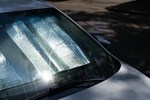 Эксперт объяснил, какие вещи нужно срочно убрать из салона машины летом