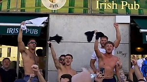 Фанаты сборной Англии устроили беспорядки в Берлине накануне финала Евро