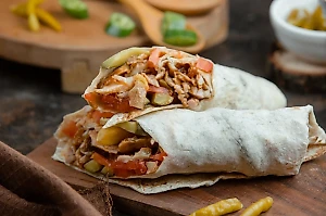 Массовое отравление шаурмой в Москве: в больнице 15 мигрантов