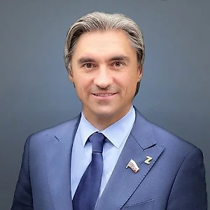 Сейчас американское правительство Байдена, хоть они и представители другой партии, но они тоже понимают, что они больше не смогут так активно продвигать интересы Украины ни через Конгресс, ни через Сенат. И всё, украинская помощь на этом со стороны Америки заканчивается.