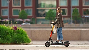 Штрафы, полосы и скорость: Что нужно знать о поездках на электросамокатах в 2024 году