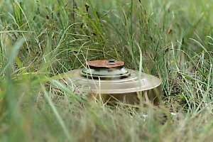 Трое коммунальщиков погибли, наехав на противотанковую мину ВСУ в ДНР