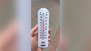 Нардепы вовсю прохлаждаются под кондиционерами, пока украинцы сидят без света