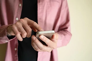 Россиянина оштрафовали за мат и клевету в домовом чате