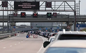 Проезда по Крымскому мосту ожидают более тысячи автомобилей