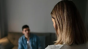 Психолог предупредила об опасности висхолдинга в отношениях