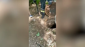 Два мальчика на спор залезли в коллектор в Казани и застряли