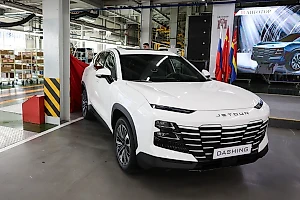 Владелец нового китайского Jetour столкнулся с протечкой крыши во время дождя