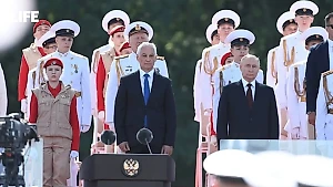 Самое важное с военно-морского парада в Петербурге — в объективе Life.ru