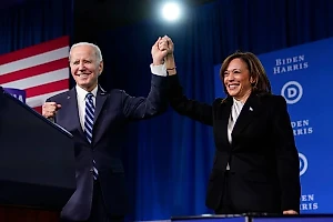 Среди демократов растёт поддержка Харрис в качестве замены Байдену