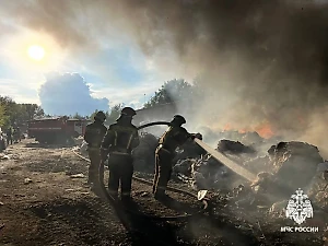 В Рязани загорелся склад макулатуры на площади 1000 квадратов