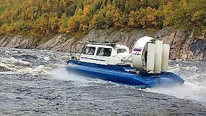 Катер с людьми на борту столкнулся со скалой в Красноярском крае, есть погибший