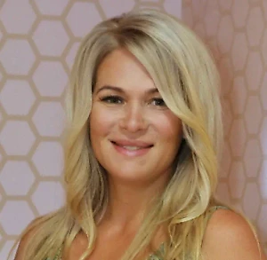 Кто только не пытался разрушить нашу семью. Да и мы с Антоном люди грешные и немощные, сами косячим так, что врагов не надо. Но вот в одном я всегда была как грозная стихия — в защите нашей семьи.