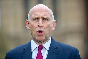 Новый министр обороны Британии пообещал Киеву 90 ракет и бульдозер