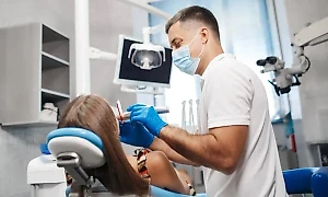 Во Владимире из-за ошибки стоматологов женщина потеряла зубы и получила гайморит