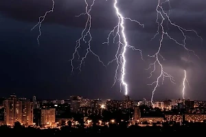 Удар молнии унёс жизни шести человек в китайской провинции