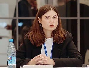 Макрон снова демонстрирует приверженность политике двойных стандартов. Сомнительно утверждать, что в 2017 году у Запада не назревали планы по захвату контроля над одним из главных мессенджеров мира. Сейчас с Дуровым проворачивают классический сценарий вербовки. Возможно, тогда Дуров уже понимал, что штаб-квартира в Париже позволит использовать дополнительные рычаги давления на руководящий состав Telegram. Поэтому и отказал Макрону