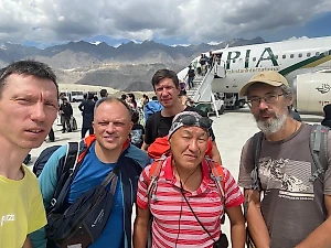 Попавших под обвал россиян сняли с ледника в Пакистане, их товарища ищут