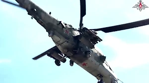 Российский Ми-35М уничтожил замаскированную бронетехнику ВСУ в Курской области
