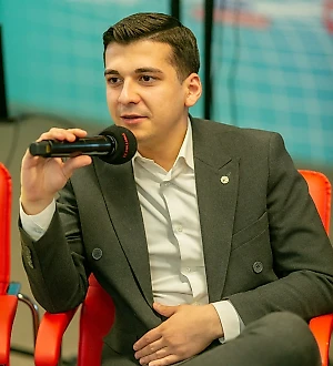 Сейчас есть несколько акторов, которые хотят принимать в той или иной степени участие в переговорном процессе. Индия — лишь один из интересантов. Однако, как бы ни было, Украина своими действиями в Курской области перечеркнула переговорные усилия всех сторон. Поэтому полагать, что визит Моди будет иметь результаты, в ближайшее время не придётся.