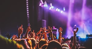 В Астрахани закрыли ночной клуб, устроивший голые танцы ради iPhone