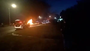 Появилось видео пылающей машины, где погиб белгородец при ударе ВСУ