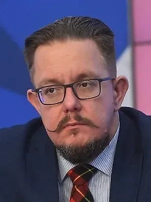 Тема переговоров является фоновой и лишь поводом к встрече с лидерами государств, для того, чтобы, соответственно, обратиться к ним за получением какой-либо поддержки. И здесь, учитывая предысторию визита Моди на Украину, Зеленский пытается моментально конвертировать этот визит в какую-то реальную, осязаемую, понятную историю.