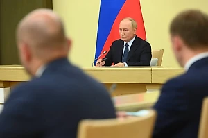 Путин отдельно пообщался с первым вице-премьером Мантуровым по Курской области