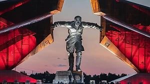 Вся Россия молится за Курск: 10 трогательных фото, как страна поддерживает курян