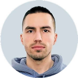 Это работает не только со Смирновым, но и со всеми остальными официальными лицами. Главы абсолютно всех приграничных регионов и областей завели свои официальные каналы в соцсетях, в Telegram, в ВК, и в любой момент времени можно зайти туда и проверить информацию. Если появляется какое-то подозрительное видео, и оно не опубликовано в официальном Telegram-канале, абсолютно очевидно, что это фейк, никаких сомнений здесь быть не может.