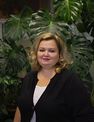 Тесто, но не дрожжевое, а из цельнозерновой, рисовой и овсяной муки будет отличным дополнением к печёному яблоку. Основная задача теста в таком десерте — это насыщение за счёт сложных углеводов. При этом стоит помнить, что при запекании в яблоках может увеличиться количество сахара. Это увеличивает их калорийность и неполезно для людей с диабетом или тех, кто следит за уровнем сахара в крови. Хотя печёные яблоки менее кислые, чем сырые, их кислотность может быть проблемой для людей с чувствительным желудком или проблемами с кислотностью.