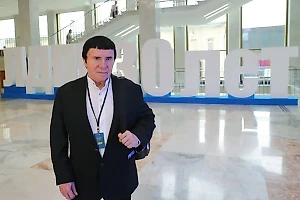 Анатолий Кашпировский прогнал с сеанса больную женщину из-за хлорки