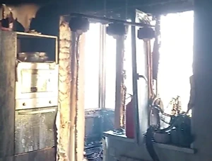 Life.ru побывал в квартире, пострадавшей больше всего при атаке дронов на Раменское