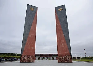 Глава крупнейшего в РФ военного кладбища брал взятку от производителя памятников