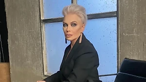 Понаровская без конца рыдала на прощании с сыном, пишут СМИ