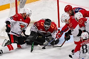 «Авангард» посыпался на старте КХЛ