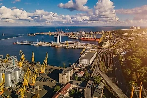 Армия РФ отследила корабли с ракетами до Одессы и разнесла всю партию, они ещё детонируют