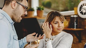 Психолог раскрыла 5 приёмов против «ментальной атаки» нытика, у которого всегда всё плохо