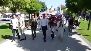 Молодёжь Кишинёва ответила на диктатуру Санду громким маршем