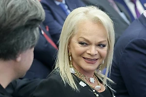 Долина впервые вышла в свет после истории с мошенничеством, посетив избирательный участок