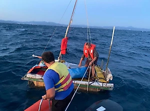 Мужчину унесло в море на самодельном плоту в Краснодарском крае