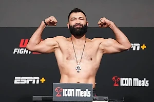 Экс-чемпион UFC Орловский потерпел третье подряд поражение