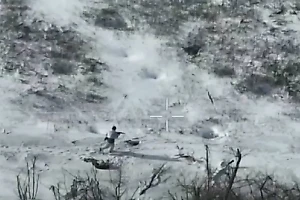 В Сети появилось видео, как российский боец эпично увернулся от вражеского дрона-камикадзе