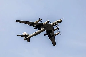 Два российских Ту-95МС с кортежем из Су-35 и Су-30 семь часов патрулировали Японское море