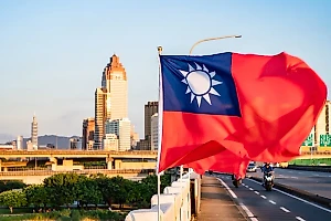 Тайвань после слов Си Цзиньпина о воссоединении заявил о необходимости "мира с достоинством"