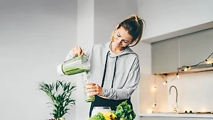 Эти 4 рецепта полезных коктейлей помогут вернуть тело в форму после новогодней обжираловки 